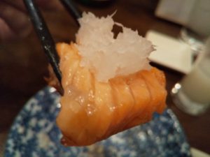 秋葉原 きんぼし 鮭ハラスの燻製2