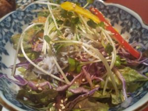 おばんざい鉢屋 江の島しらすのチョレギサラダ