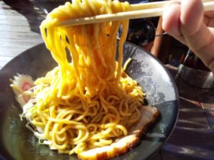 一平そば 持ち上げ